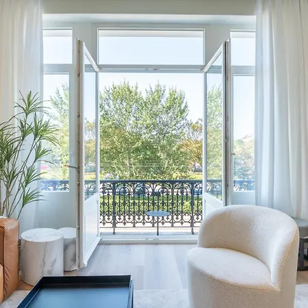 Luxurious Duplex - Park View - Walk To *